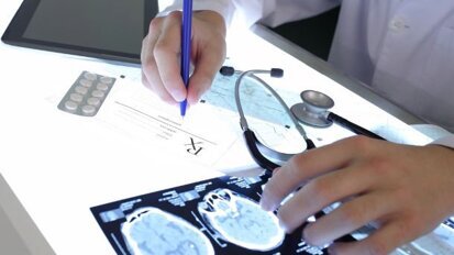 Doença periodontal pode aumentar a frequência das crises em pacientes com epilepsia