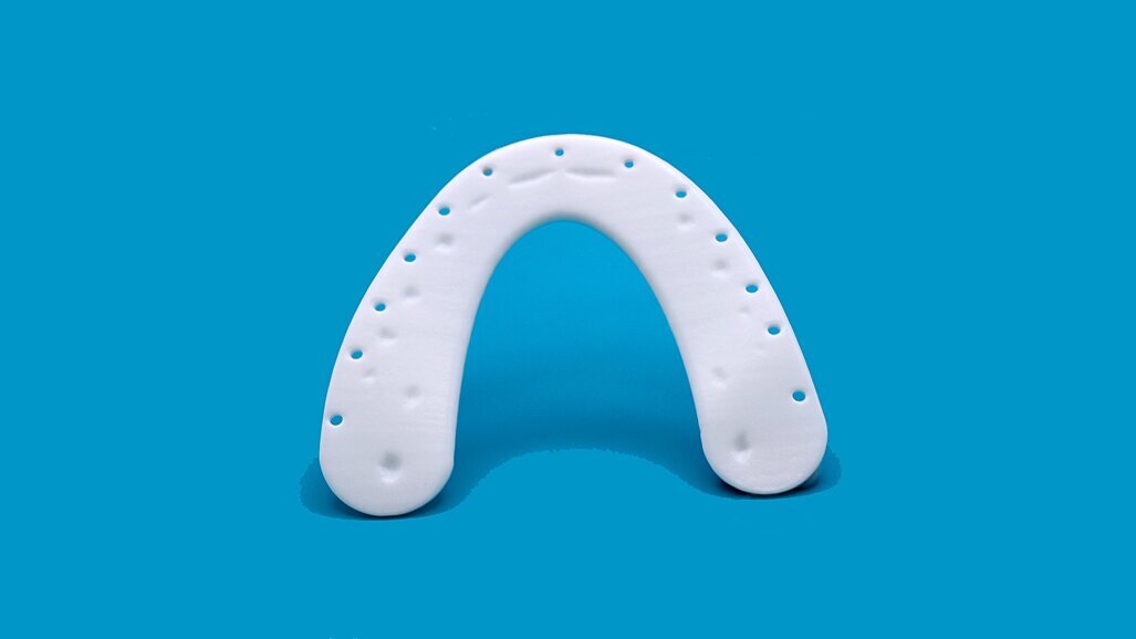 Primera férula quirúrgica de nylon para cirugía ortognática