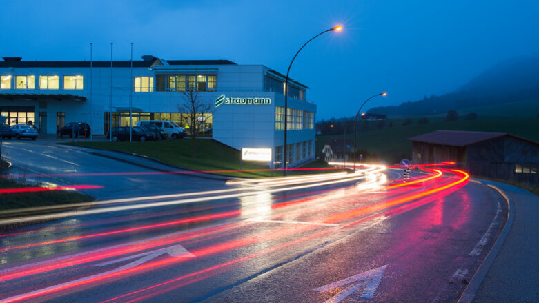 Straumann results bolstered by implants and aligners