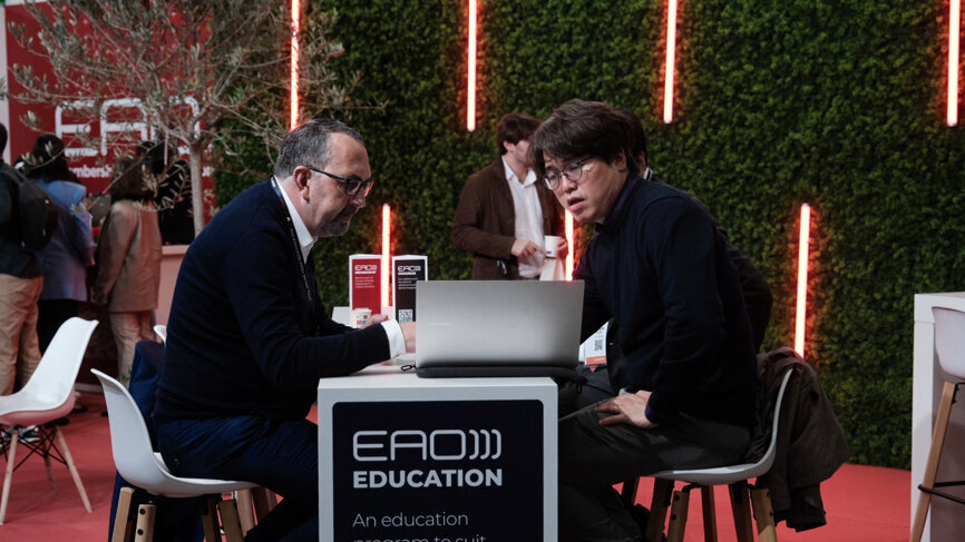 Participants learn more about the latest courses and training opportunities offered by EAO. (All images: Robert Strehler)