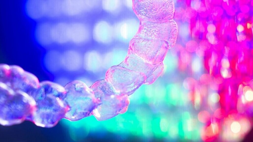 科学家分析隐形矫正器上的细菌