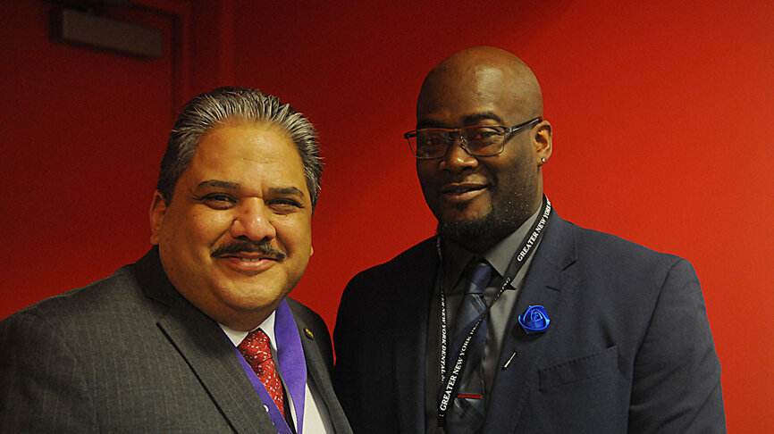 El Dr. Lauro Medrano, Presidente del Greater New York con el Dr. Avery Sandiford, Director de Educción de la organización neoyorquina. (Foto: José Antonio Rosario para Dental Tribune)
