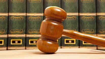 Handtastelijke orthodontist ontkent, maar blijft doorgehaald in register