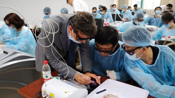 牙科激光技术教育讨论会在上海举行