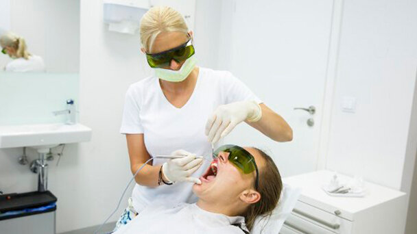 Simulazioni al computer mostrano l’efficacia del laser nel combattere i batteri