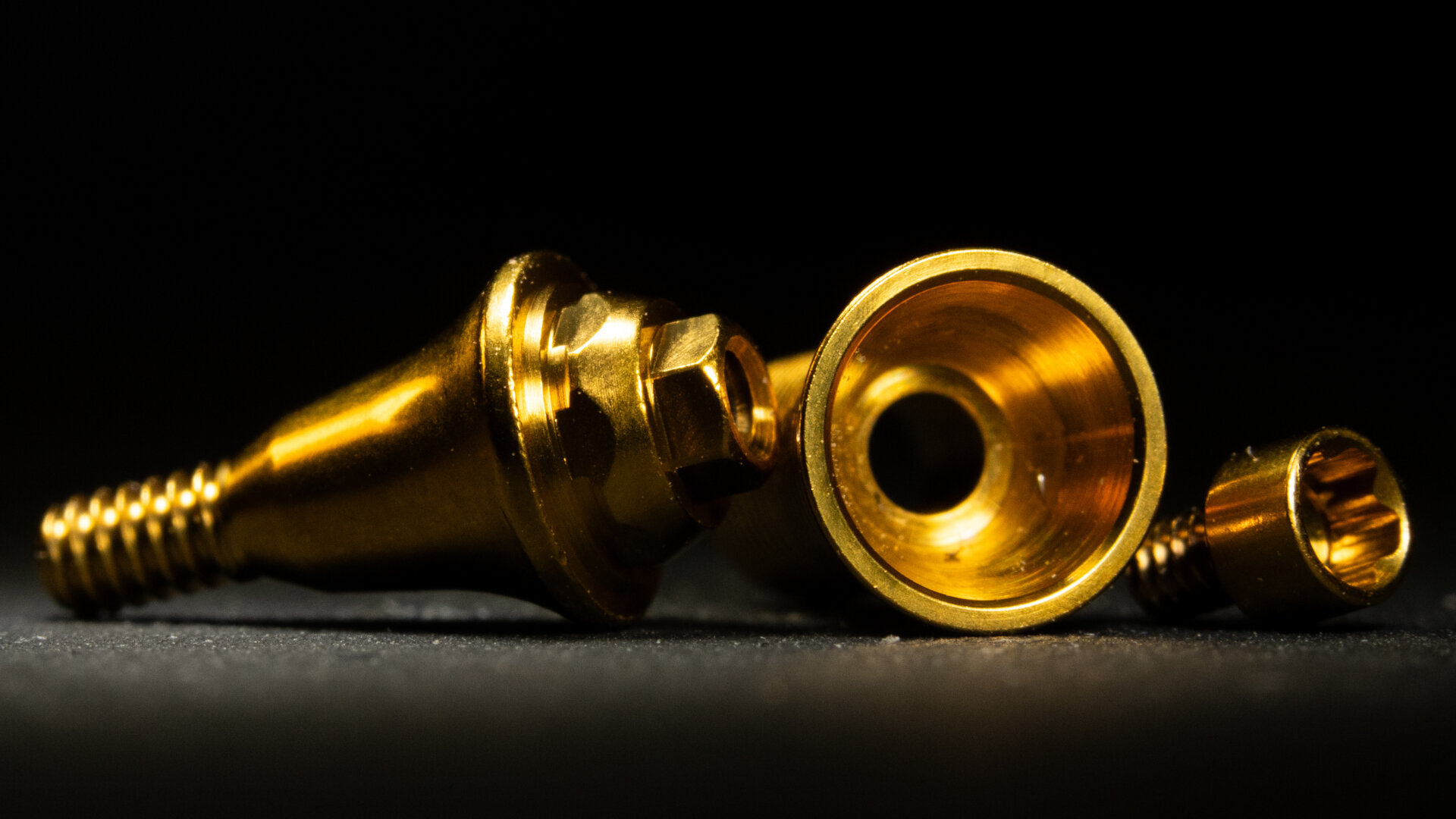 Screw-retained implant bridge with multi-unit abutment connection