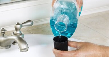 Enxaguantes bucais ajudam a matar bactérias da gonorreia na boca