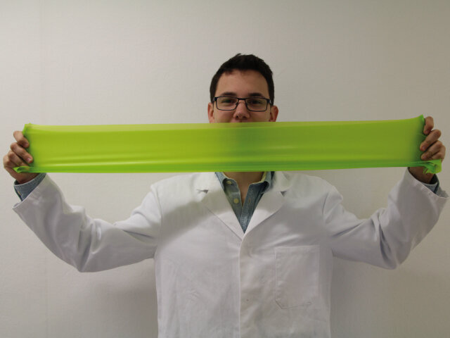 Nejznámější elastický deformovatelný materiál.