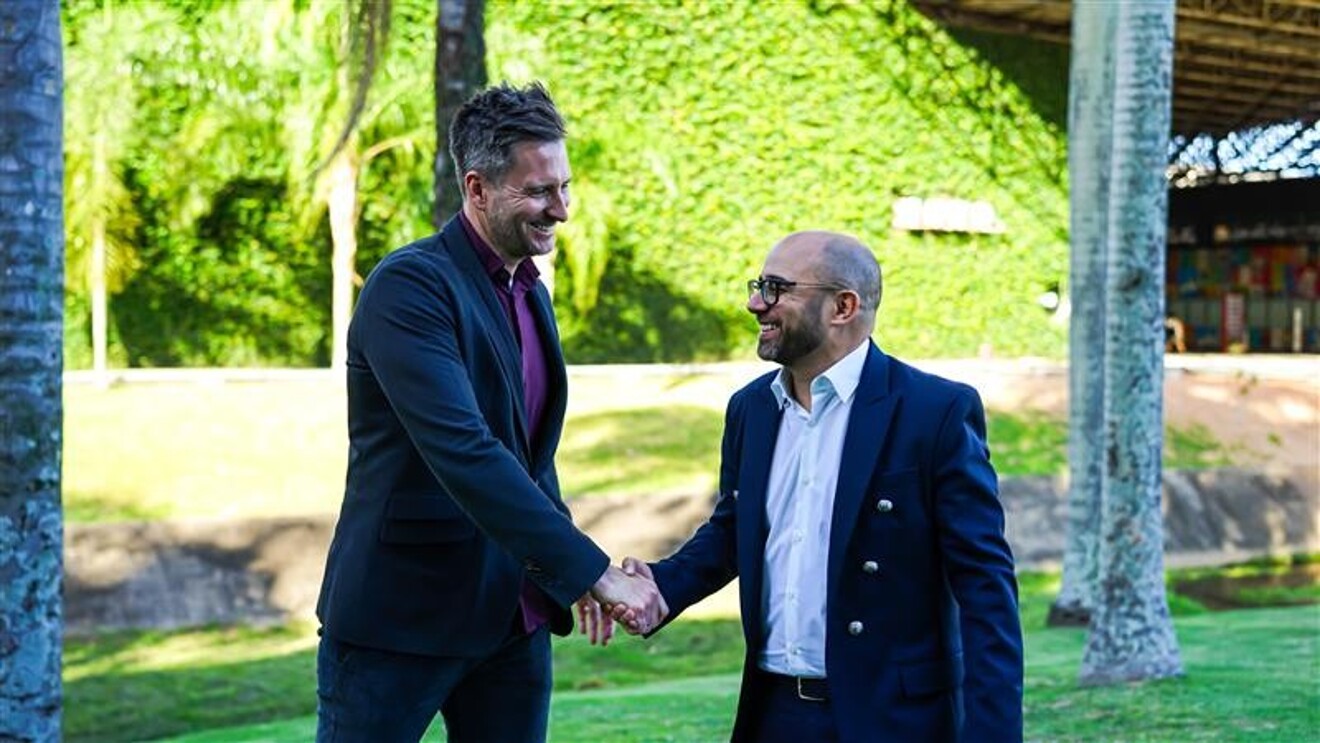   Florian Kirsch, head of integrated dental technologies at Straumann Group, and Dr Philippe Salah, CEO of DentalMonitoring. (Image: ClearCorrect)