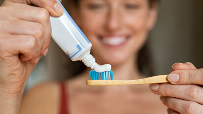 Schutz oder Störung: Zahnpasta und das Bakteriengleichgewicht Schutz oder Störung: Zahnpasta und das Bakteriengleichgewicht