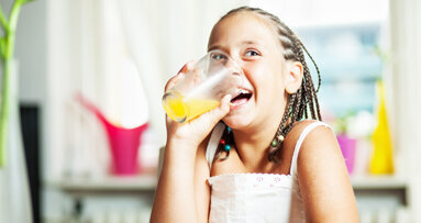 Neue Studie widerlegt Säureangriff durch Fruchtsäfte