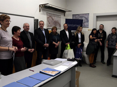 Druhý den byly vyhlášeny výsledky a vítězům byly předány ceny, které věnovali do soutěže partneři akce: například účast na kurzu práce s keramikou Heraceram a kompozitem Signum, plynový kahan, modelovací nástroje a vosky, a mnoho dalších praktických i dekoračních drobností