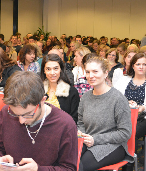 Přednášky  na téma „Trhat nebo netrhat?“ se zúčastnilo 200 zubních lékařů