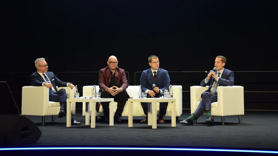 Zleva: Dr. Sergio Ulribe, Dr. Peter Fritz, Dr. Antonín Tichý a prof. Falk Schwendicke.
