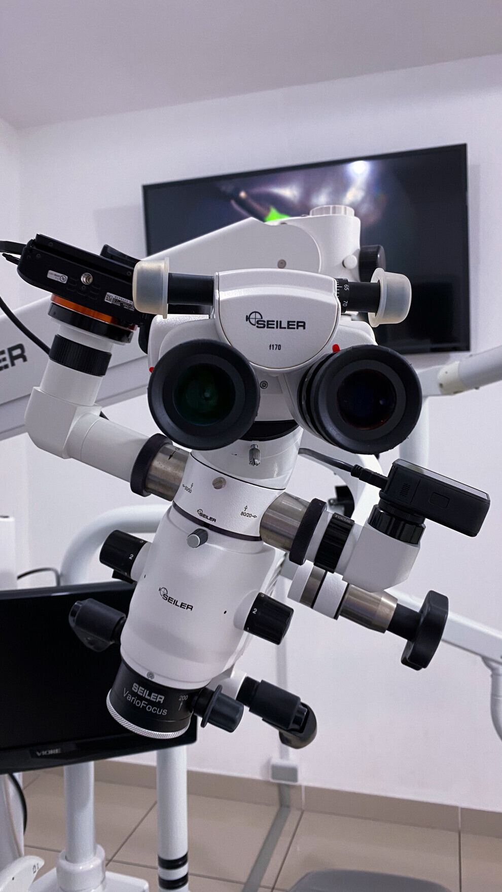 Fig. 1: Alpha Air 6 dental operating microscope.