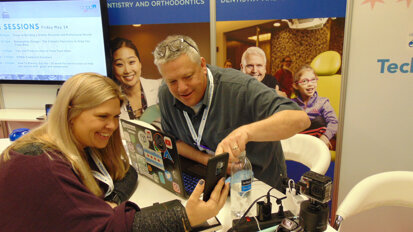 You san select from a wide variety of educational tech sessions at the AAPD Tech Bar, where Alexandra DeWald, left, and Keith Johnston are totally tech’d up! (Photo by Fred Michmershuizen/Dental Tribune America)