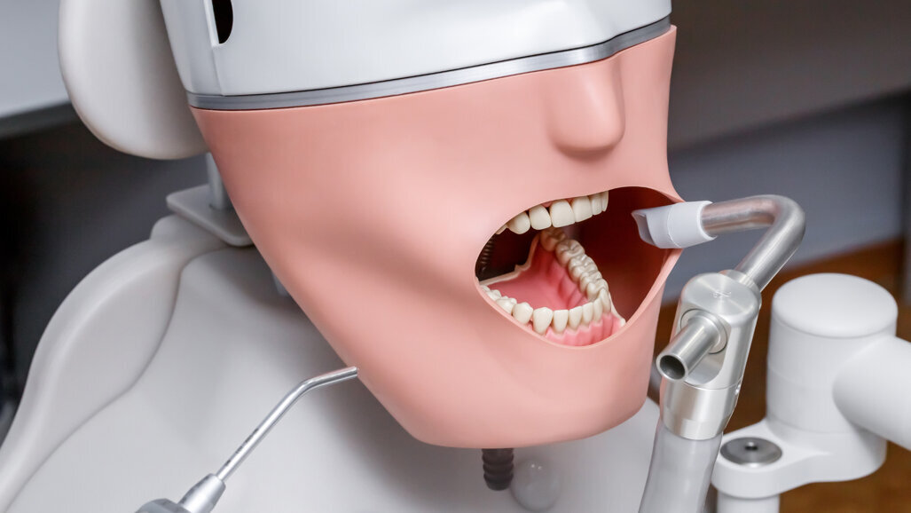 Universidade do Catar celebra os primeiros formandos em Odontologia