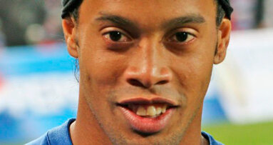 Ronaldinho affronta un’operazione chirurgico estetica ai denti