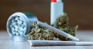 Uno studio collega marijuana e parodontite