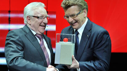 FKG Dentaire SA gewinnt Unternehmerpreis FKG Dentaire SA gewinnt Unternehmerpreis