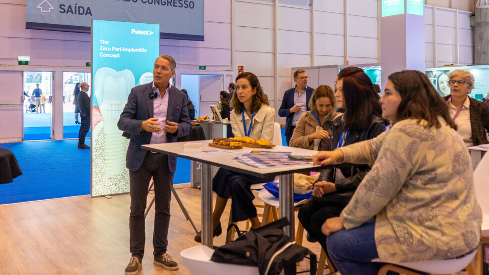 Os participantes das oficinas aprenderam mais sobre os benefícios do sistema de implantes.