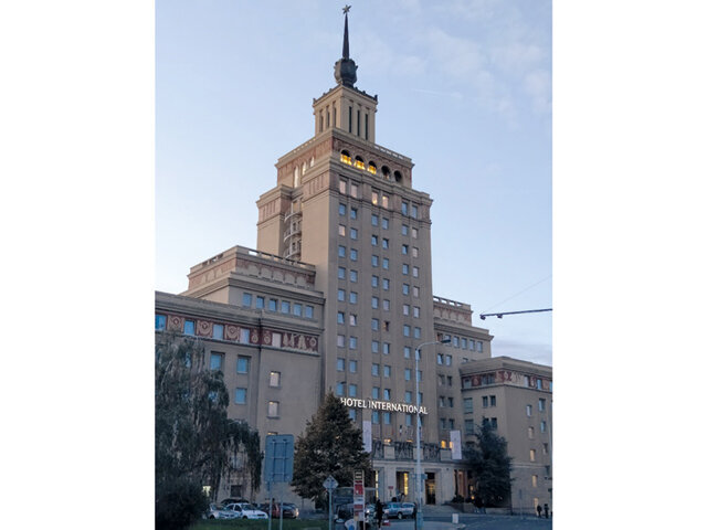 Seminář Osstem-Hiossen se konal v honosných prostorách hotelu International Praha