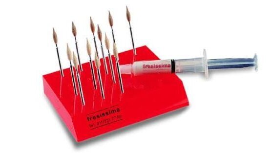 Cosa fa la differenza tra un odontotecnico e un artista ?