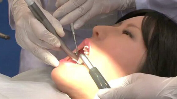 Roboter imitiert Zahnarzt-Patienten