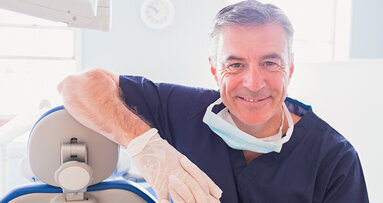 Lacci e lacciuoli della professione odontoiatrica in un momento di crisi economica e d’identità