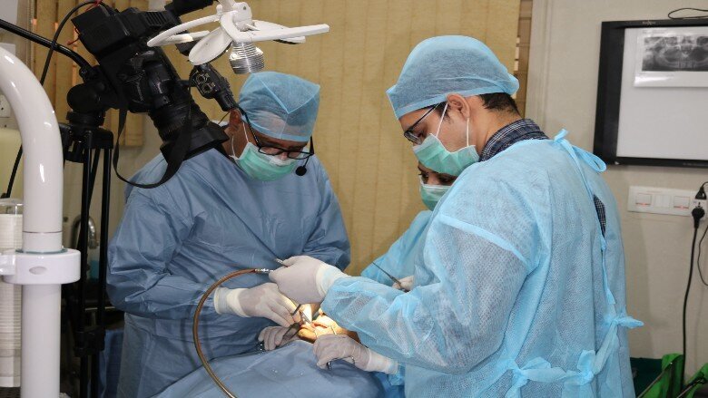 Dr.Girish Rao performing the live surgical demonstration of The Trefoil Concept