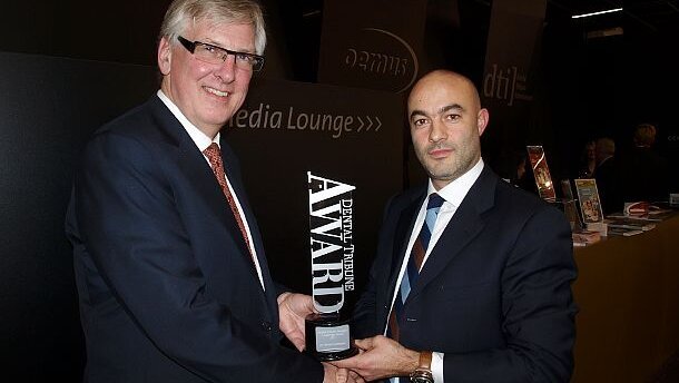 Dental Tribune verleiht Award an Robert Gottlander