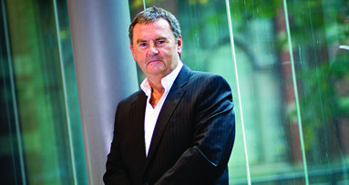 Интервю: Възстановяване на основите с проф. Пол Типтън