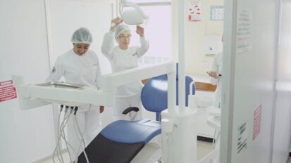 Universidade equatoriana recebe unidades de tratamento odontológico Dentsply Sirona