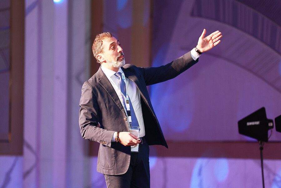 Dr Marc Habib discussing digital tools and workflow efficiency in endodontic treatment. (Image: Dentsply Sirona)