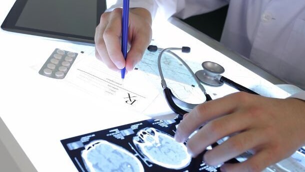 Doença periodontal pode aumentar a frequência das crises em pacientes com epilepsia