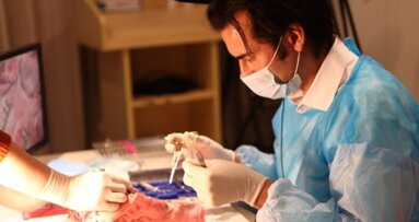 和Sascha医生学习种植