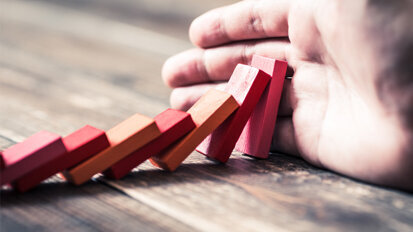 Praxissterben: KZV fordert Verbot reiner zahnmedizinischer MVZ Praxissterben: KZV fordert Verbot reiner zahnmedizinischer MVZ