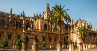 Първата диплома по козметична дентална медицина от Университета в Севиля