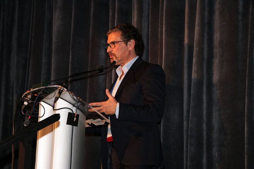 Dr Franck Hagege speaking at Euro Implanto. (Photograph: Philippe Alibert)