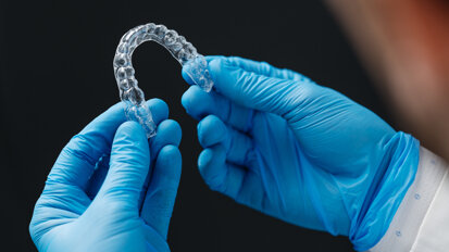 Print angulation affects fit and efficiency of 3D‑printed aligners—study