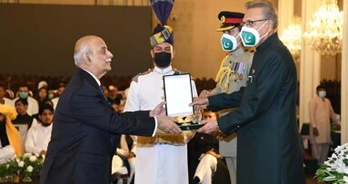 Dr Kamran Vasfy receives Sitara-E-Imtiaz