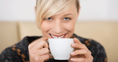 Schwarzer Kaffee für die Zähne