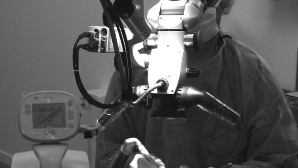 Le laser Er:YAG et ses effets photoacoustiques : le contrôle de l’infection maximal