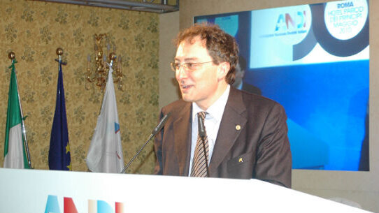 Prada intervistato da Striscia la Notizia