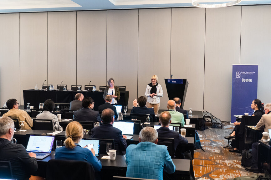 The meeting began by confronting one of modern implant dentistry’s greatest challenges: the edentulous maxilla.  