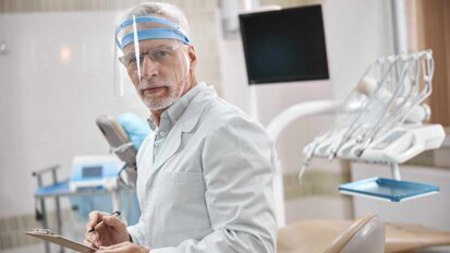 Zunehmender Altersdurchschnitt der (Zahn-)Ärzte in der Schweiz Zunehmender Altersdurchschnitt der (Zahn-)Ärzte in der Schweiz