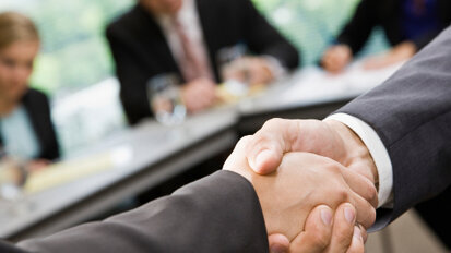 AstraZeneca verkauft Zahntechniksparte AstraZeneca verkauft Zahntechniksparte