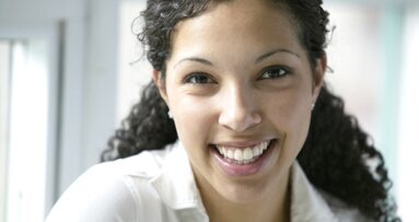 Tapered-ovoid incisor shape is most attractive in women