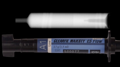 The CLEARFIL MAJESTY ES Flow composite syringe and plunger features a special design that limits the possibility of the dripping and backflow of the material during or after dispensing. (Image: Kuraray Noritake Dental)