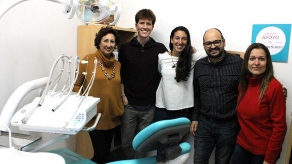 Henry Schein es principal donante  de la clínica solidaria de Zerca y Lejos en Madrid